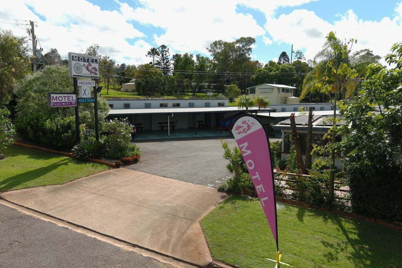 Y Motels Yarraman Bagian luar foto