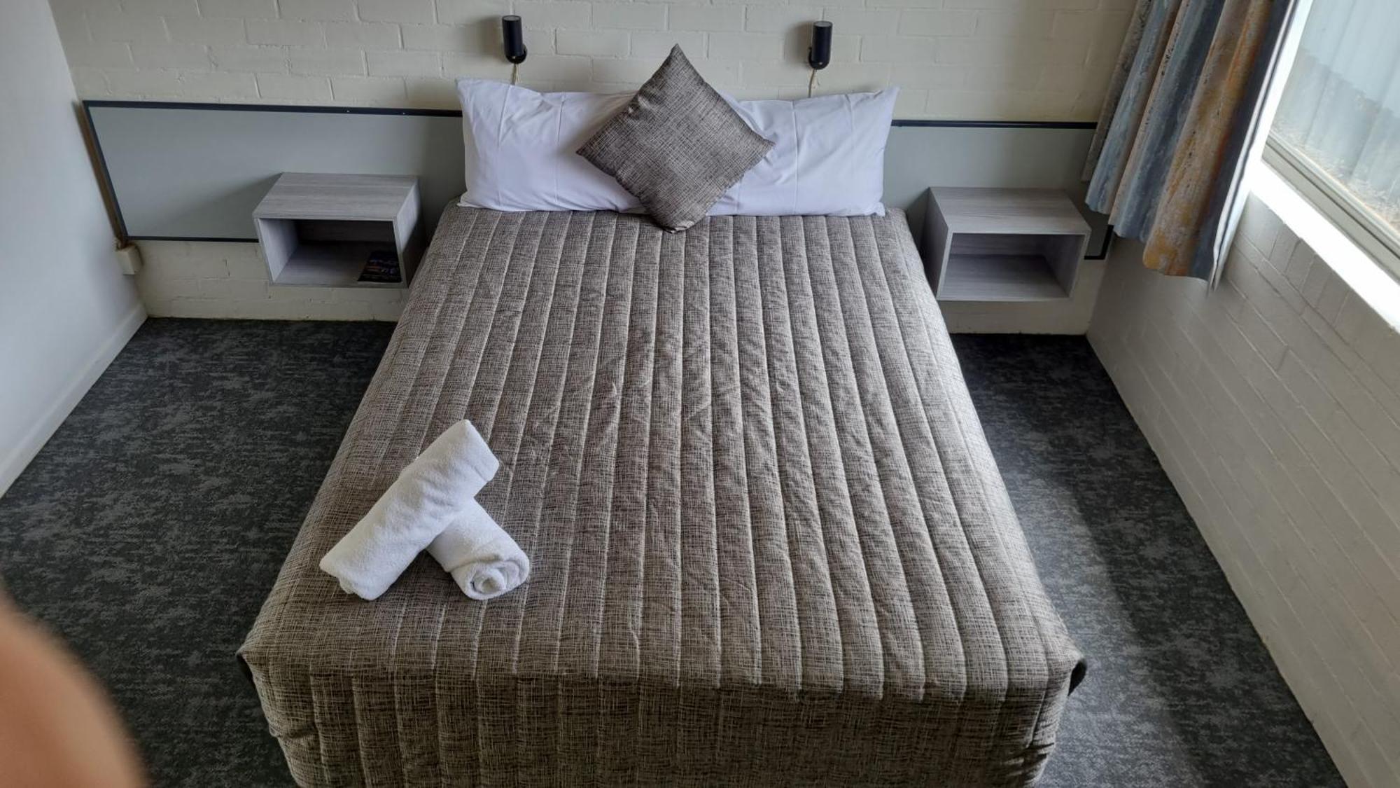 Y Motels Yarraman Bagian luar foto