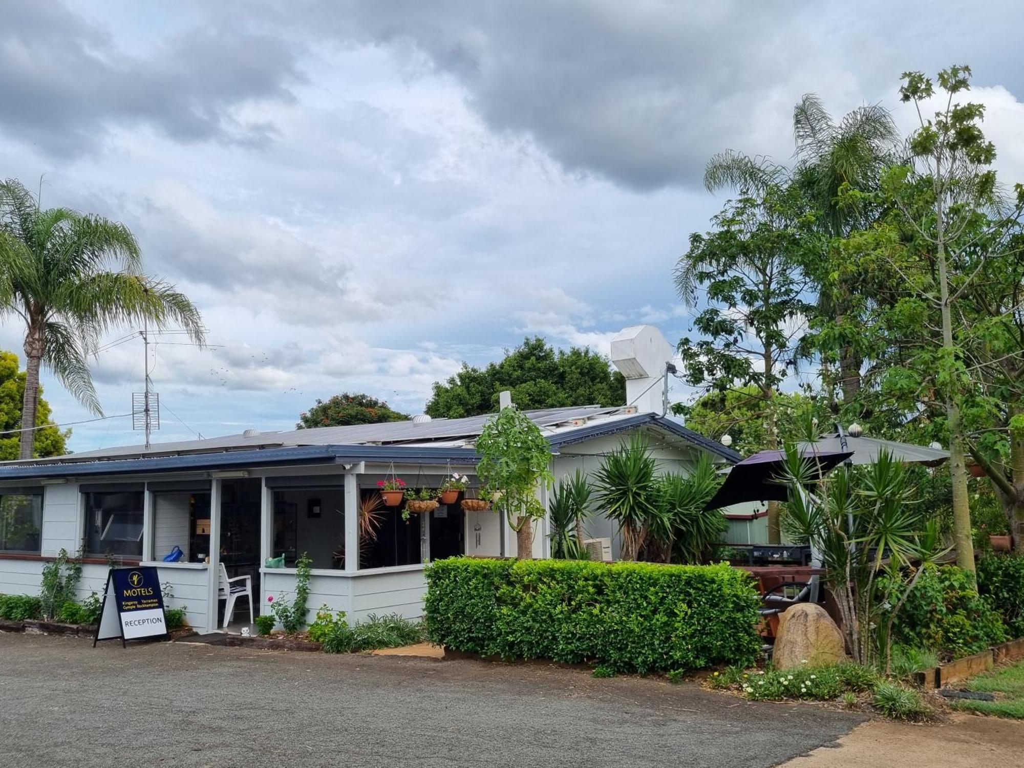 Y Motels Yarraman Bagian luar foto