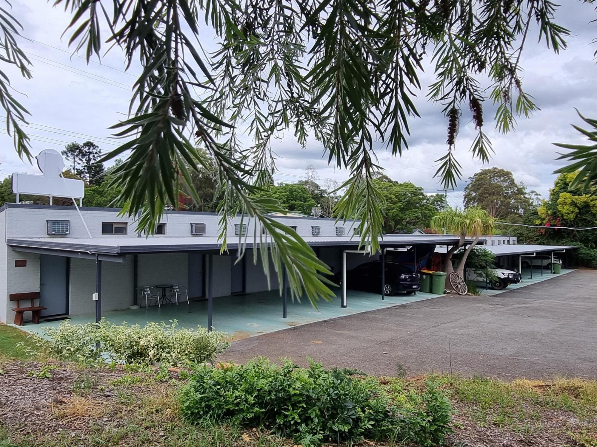 Y Motels Yarraman Bagian luar foto