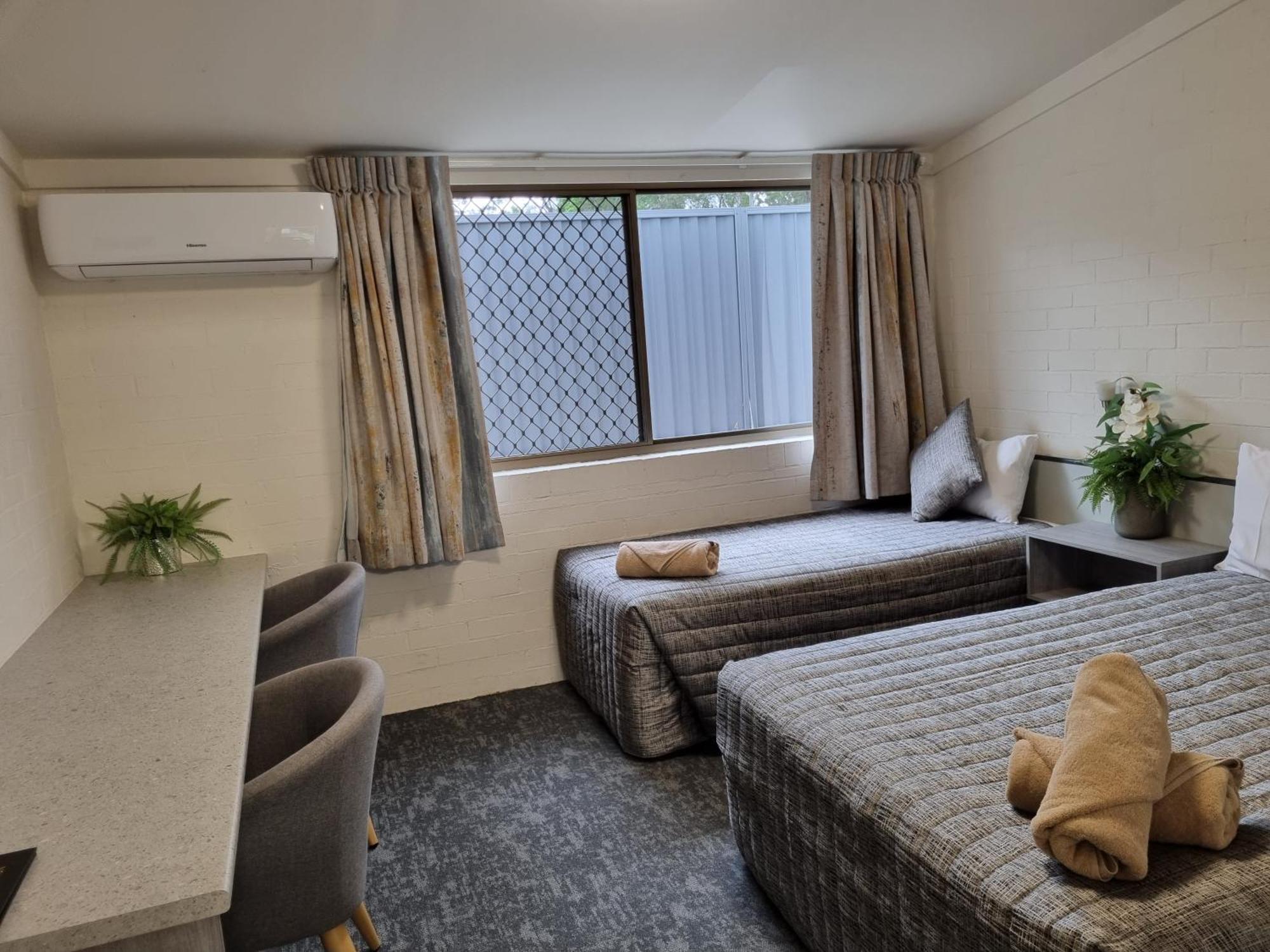 Y Motels Yarraman Bagian luar foto