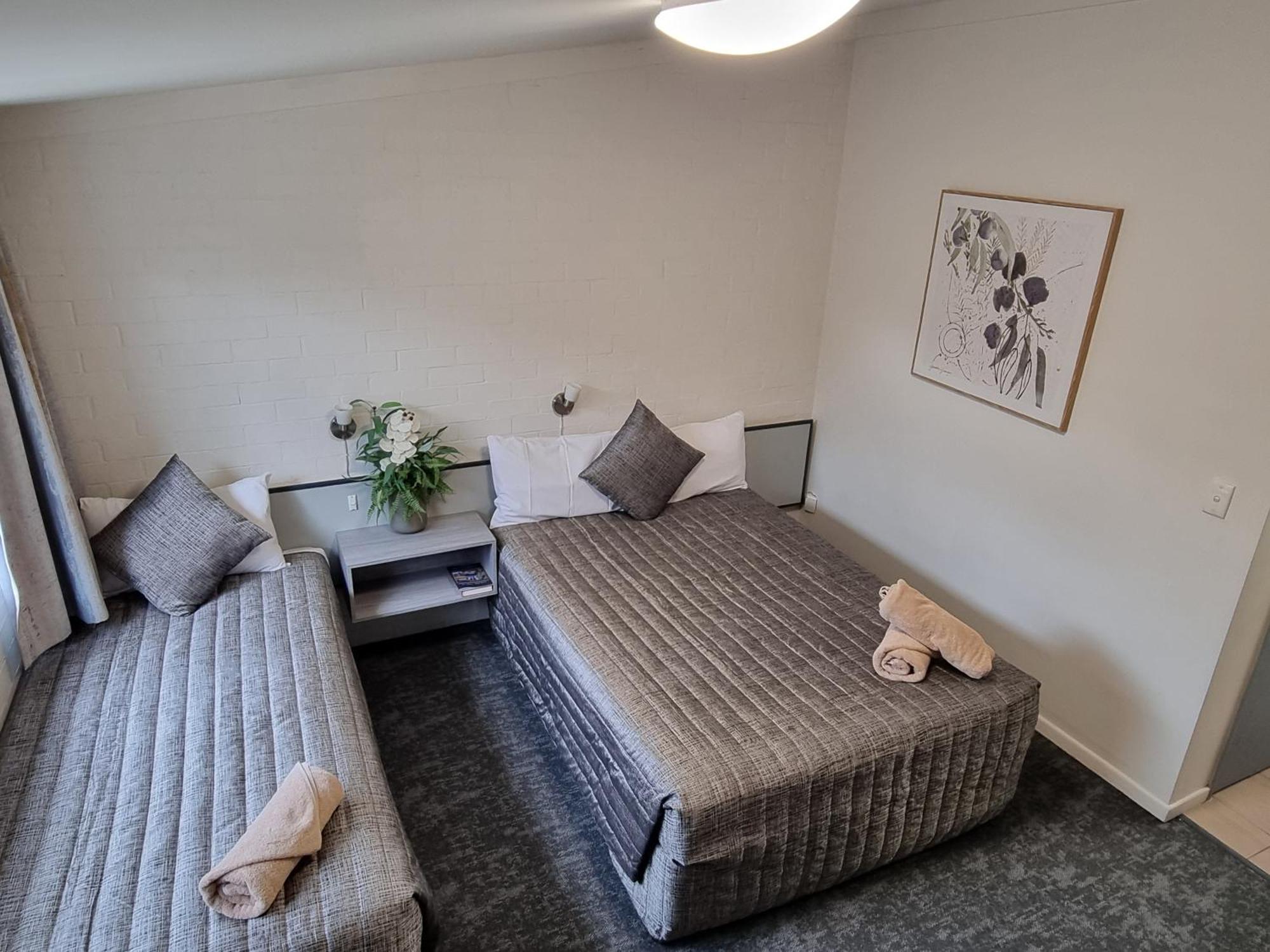 Y Motels Yarraman Bagian luar foto